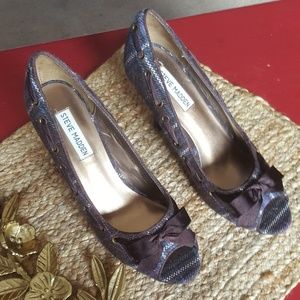 Steve Madden Sz 8M peep toe pump